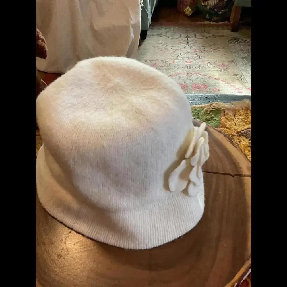 White Wool blend Bucket Hat with Flower Detail - Picture 5 of 8